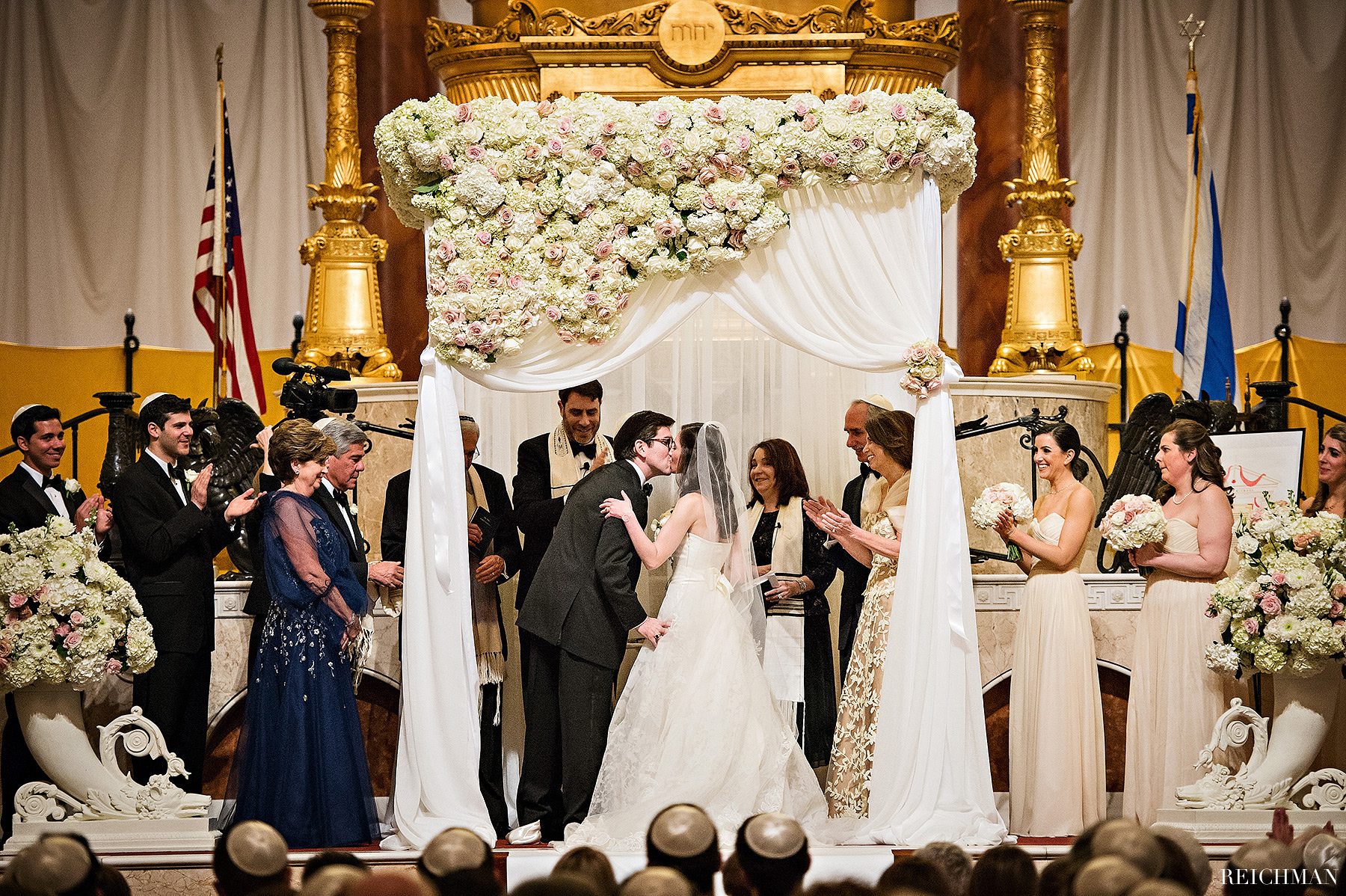 043_Wedding_Ceremony_Kiss